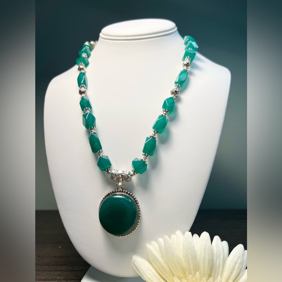 GREEN QUARTZ NECKLACE - Picture 11 of 11